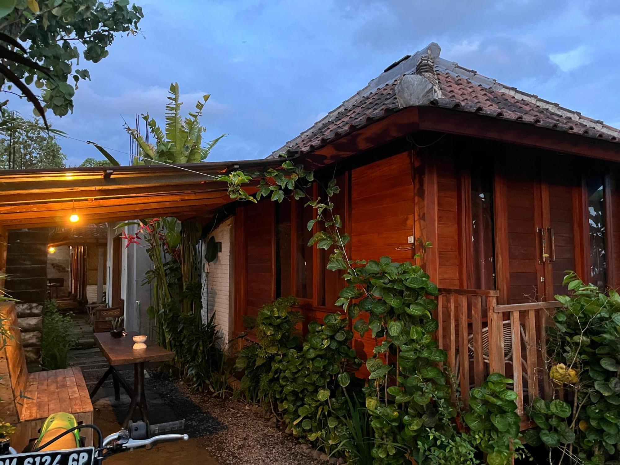 Apartamento Ayolah Surf House &Surf Camp Jembrana Exterior foto